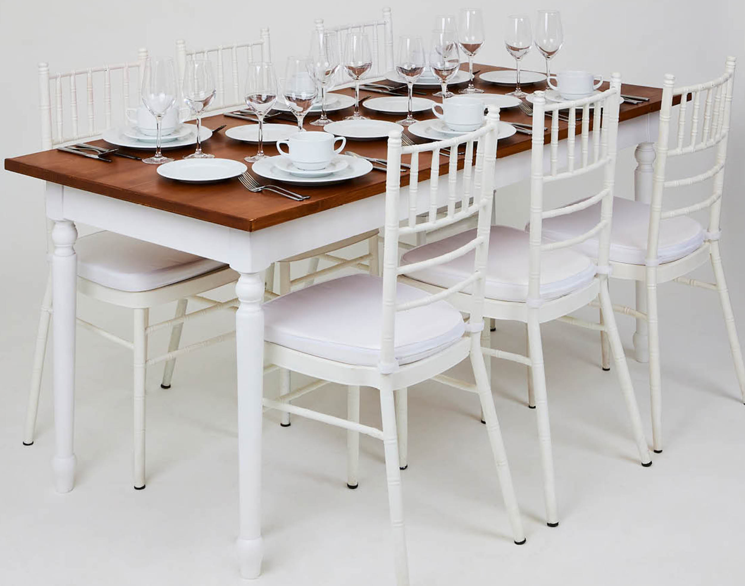 VINTAGE TISCH/CHIAVARI STUHL WEISS /GEDECK